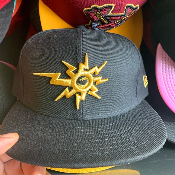 🔥🔥🔥 Bundle of 3 New Unworn Snapbacks - Picture 5 of 6